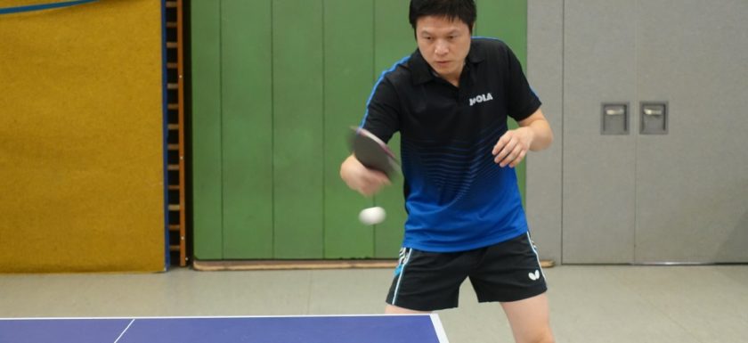Im Bild diesmal: Siggi Cheng, der mit zwei Einzelsiegen sowie einem Doppel maßgeblich am Punktgewinn gegen Rheinkamp beteiligt war