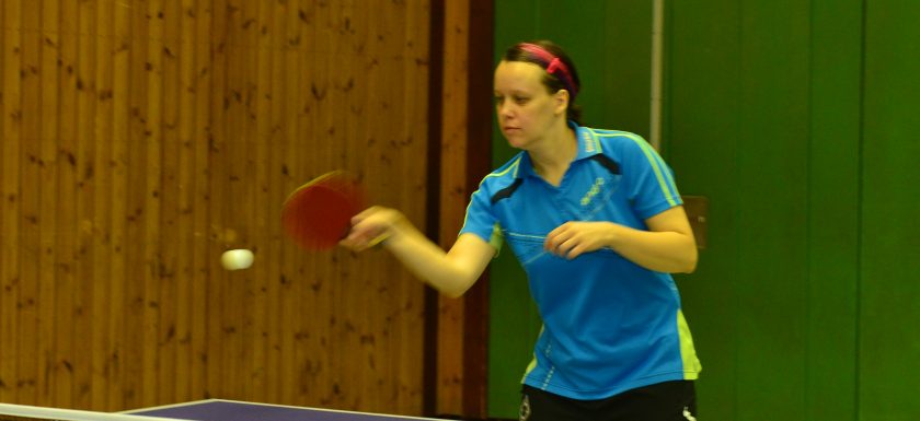 Im Bild: Stephie Küppers (I. Damen und III. Herren), die gleich zweifach am Wochenende im für den TuS im Einsatz war.