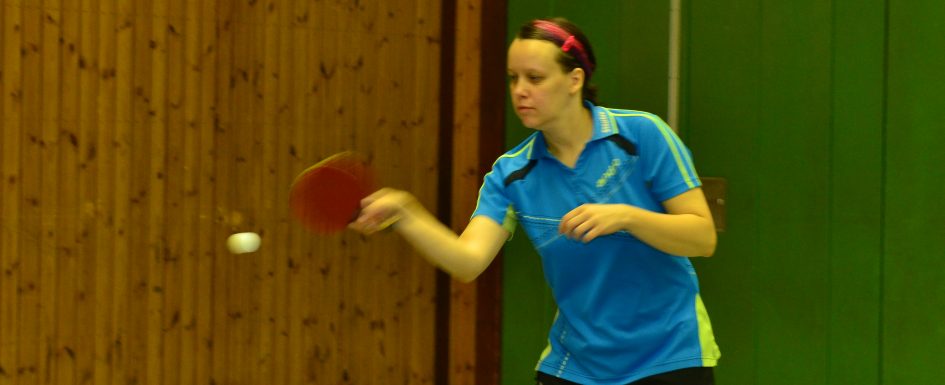 Im Bild: Stephie Küppers (I. Damen und III. Herren), die gleich zweifach am Wochenende im für den TuS im Einsatz war.