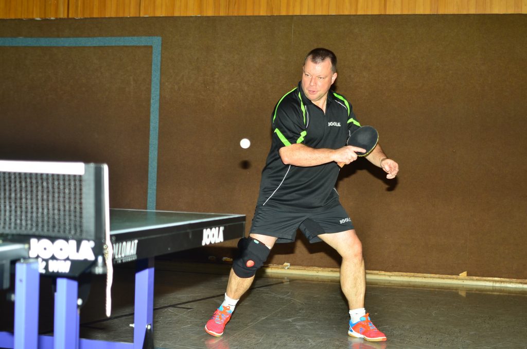 Im Bild diesmal: Michael Jakobs, der Donnerstag zunächst seiner III. Herren mit zwei Einzelsiegen zum Sieg verhalf und am Samstag den entscheidenden neunten und entscheidenden Punkt für die Erste gegen Wenden machte