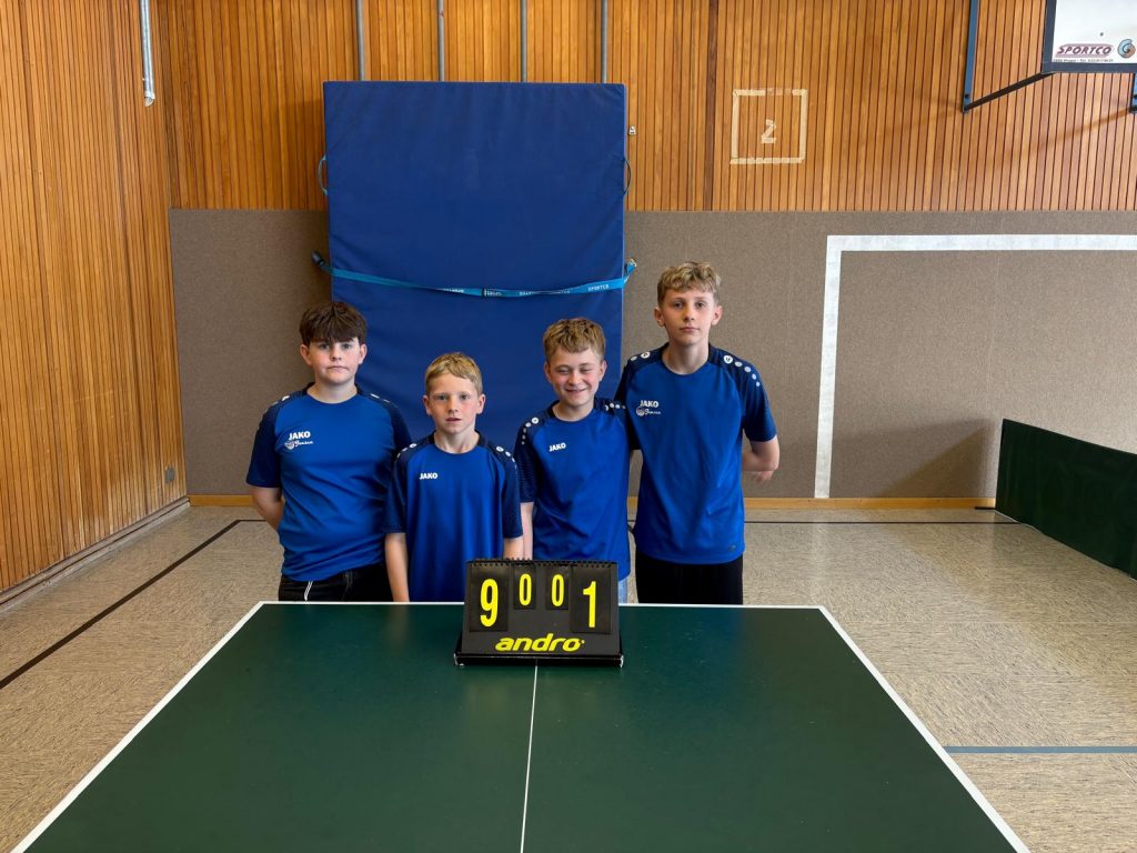 Im Bild: die II. Jungen 13 des TuS Wickrath nach dem Sieg gegen Korschenbroich